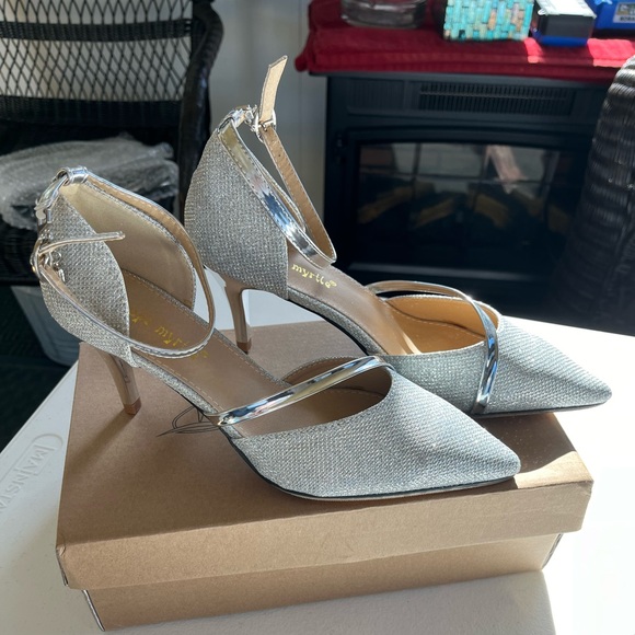 Crape Myrtle Shoes - NWT Crape Myrtle Silver heels